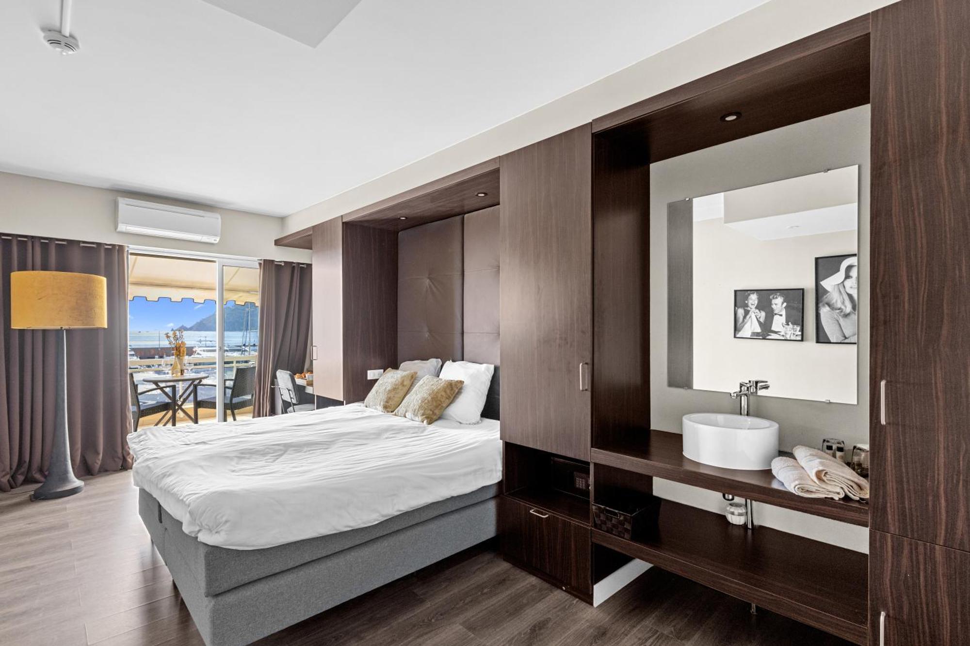 Riviera Beach Hotel Mandelieu エクステリア 写真