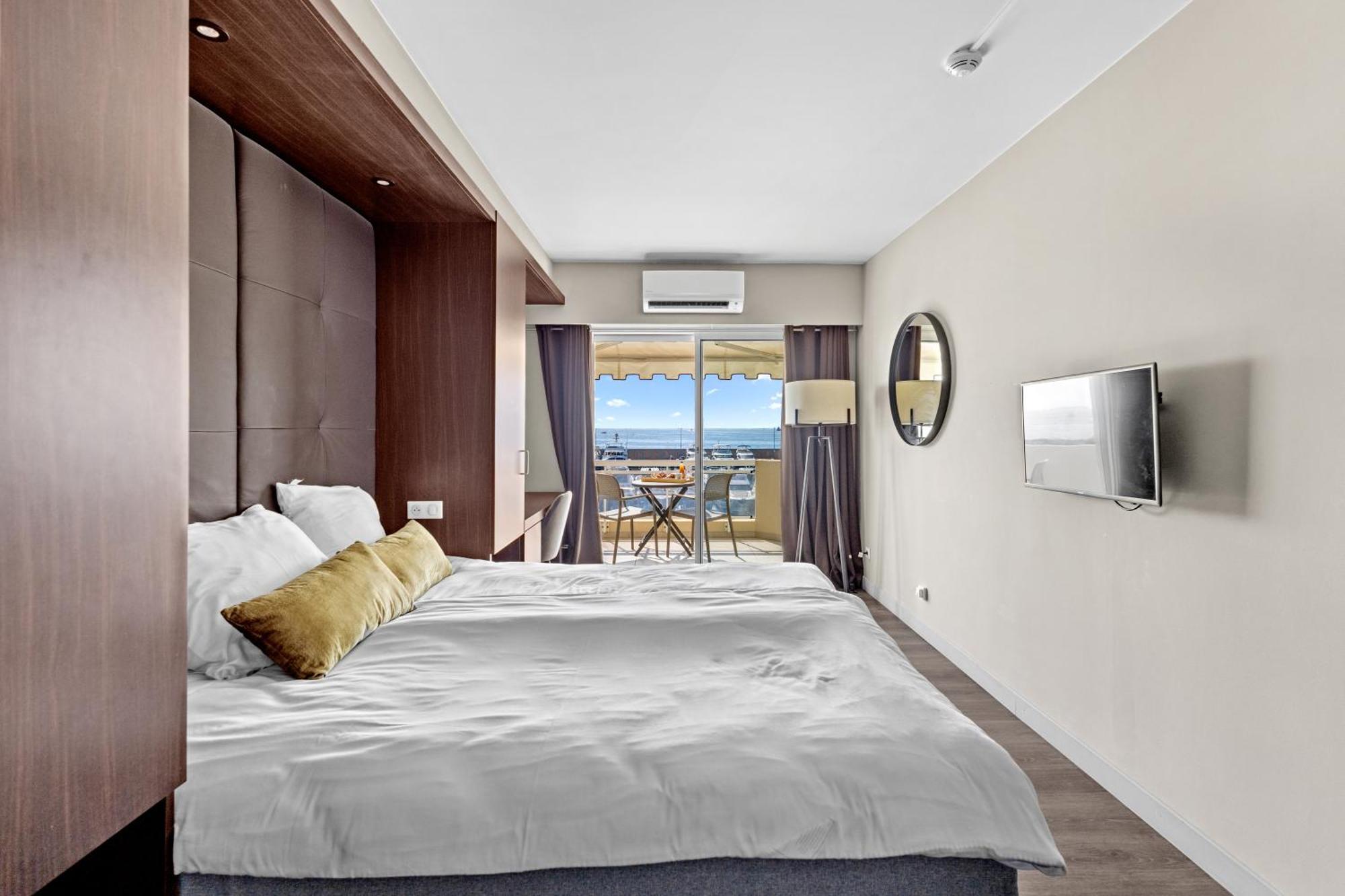 Riviera Beach Hotel Mandelieu エクステリア 写真